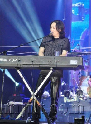 Никитон хамтлагын тоглолтын зурагнууд